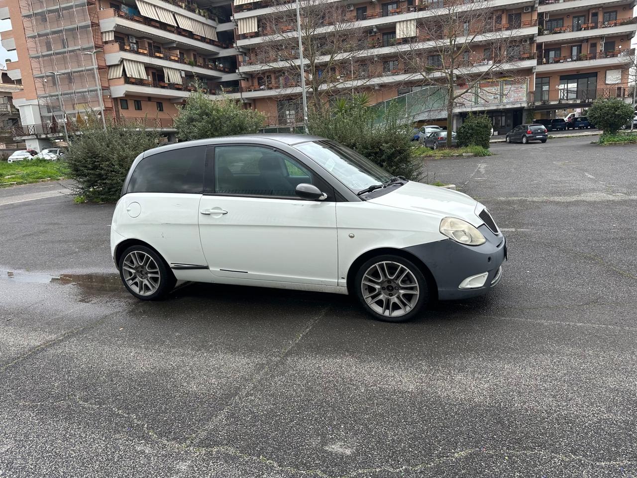 Lancia Ypsilon 1.3 MJT 75 CV Argento