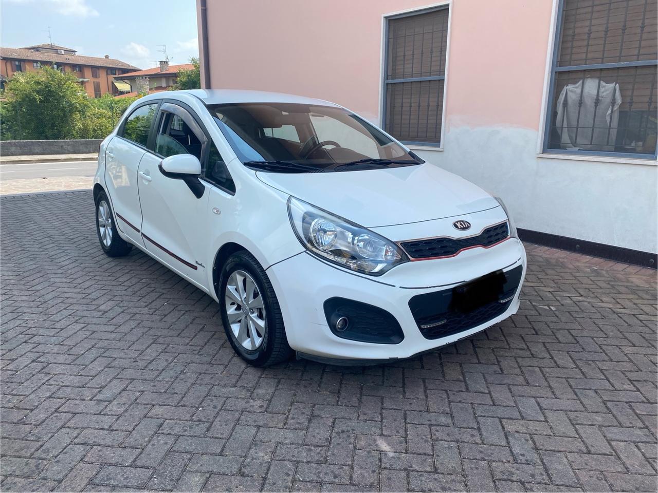 Kia Rio 1.1 CRDi 5p. Cool neopatentati