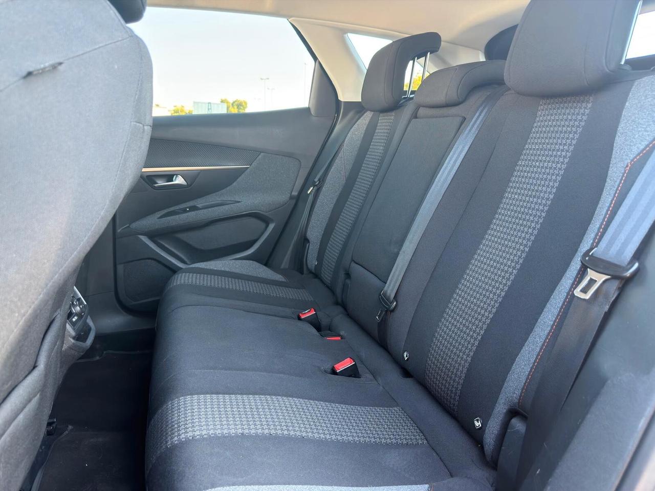 Peugeot 3008 BlueHDi 120 EAT6 S&S Business