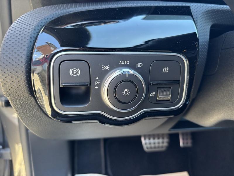 Mercedes A 180 AMG Line Premium DCT LED-NAVI-18"