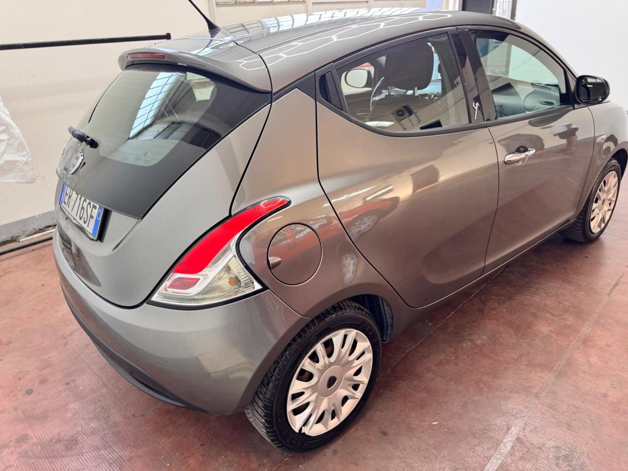 Lancia Ypsilon 1.2 69 CV 5 porte Platinum