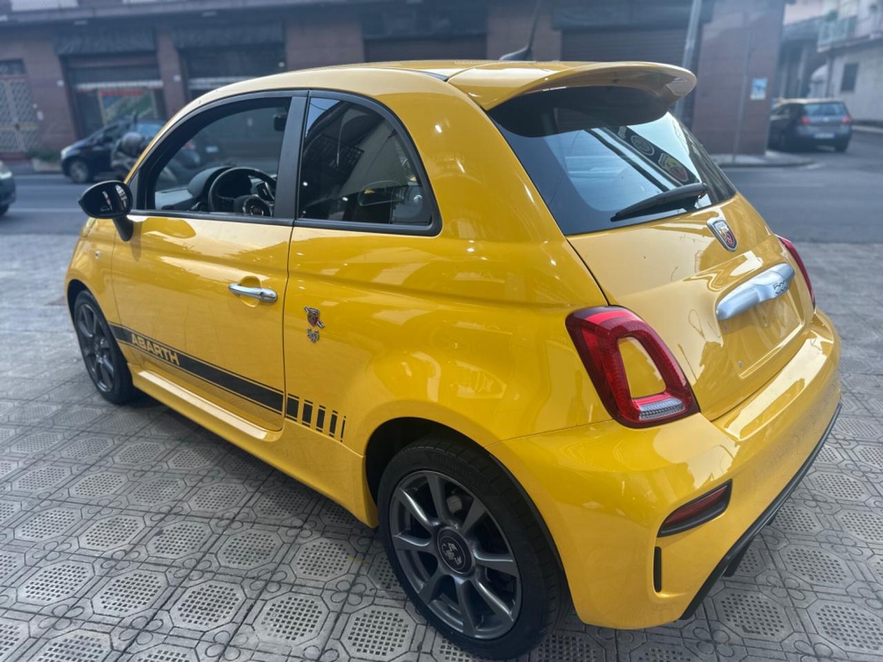 Abarth 595 tua a 239 Euro al mese senza anticipo