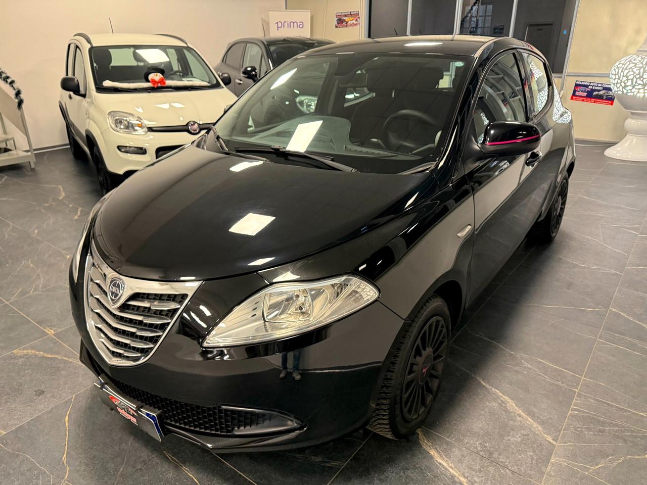 Lancia Ypsilon 1.2 69 CV S&S Silver