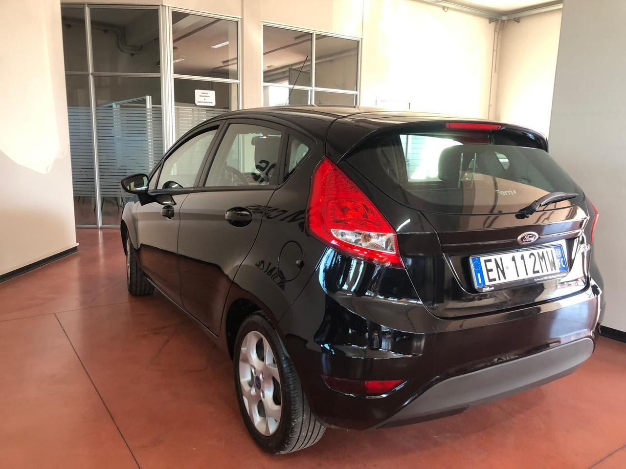 Ford Fiesta NEOPATENTATI E DISTRIBUZIONE FATTA 1.4 TDCi 70CV 5 porte Titanium