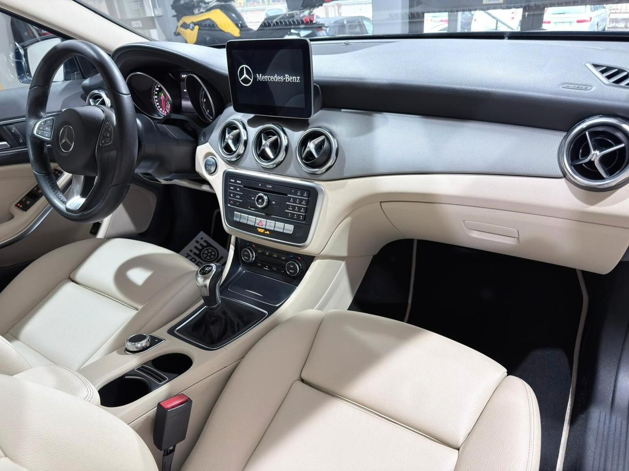 MERCEDES GLA 180d PREMIUM MANUALE 2017