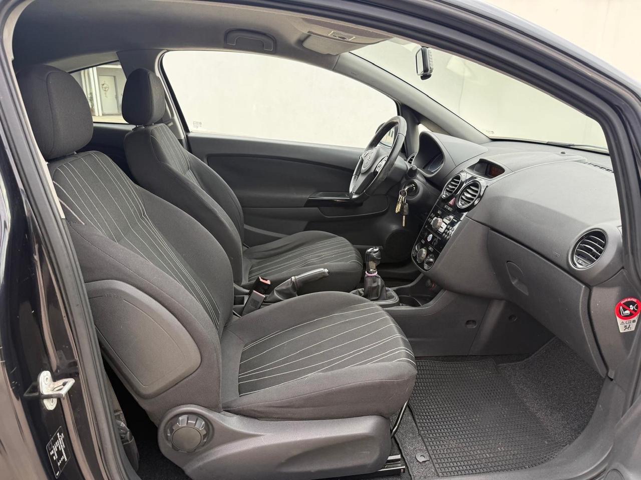 Opel Corsa 1.2 3 porte Sport