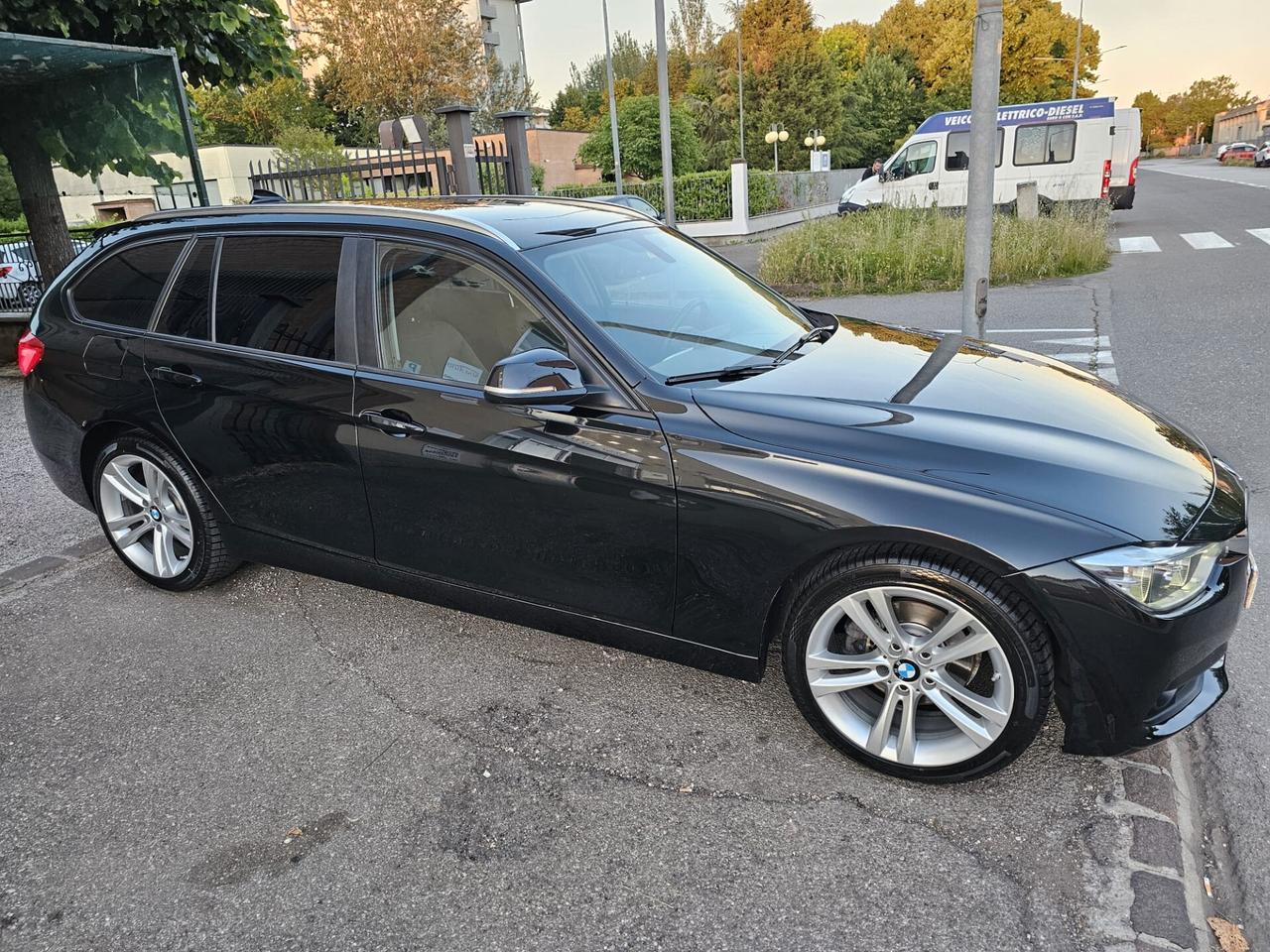 Bmw 316d 115cv Touring Sport*Aut*Navi*Bi-Xeno*Pdc*18*