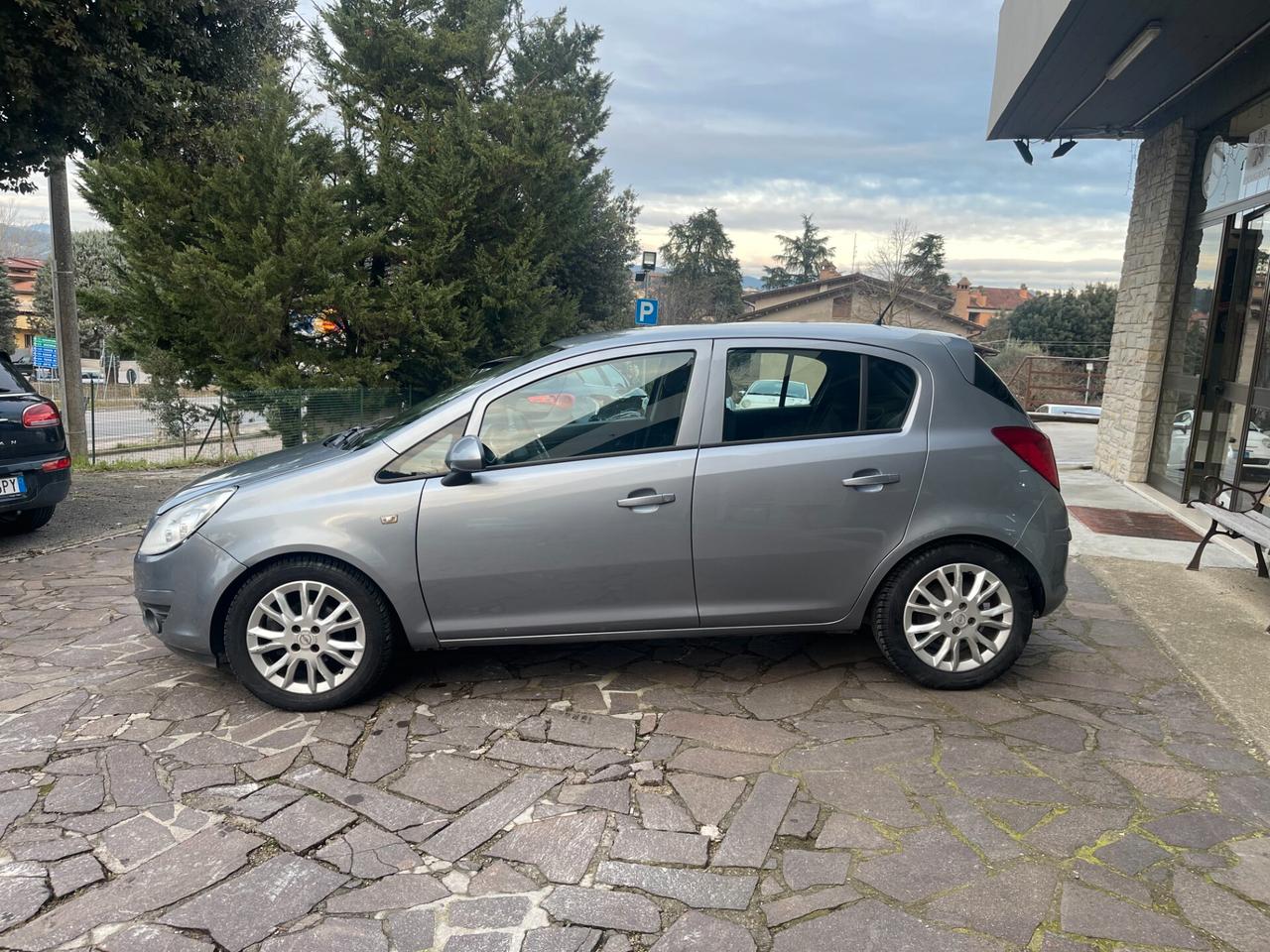 Opel Corsa 1.2 5 porte Club NEO PATENTATI