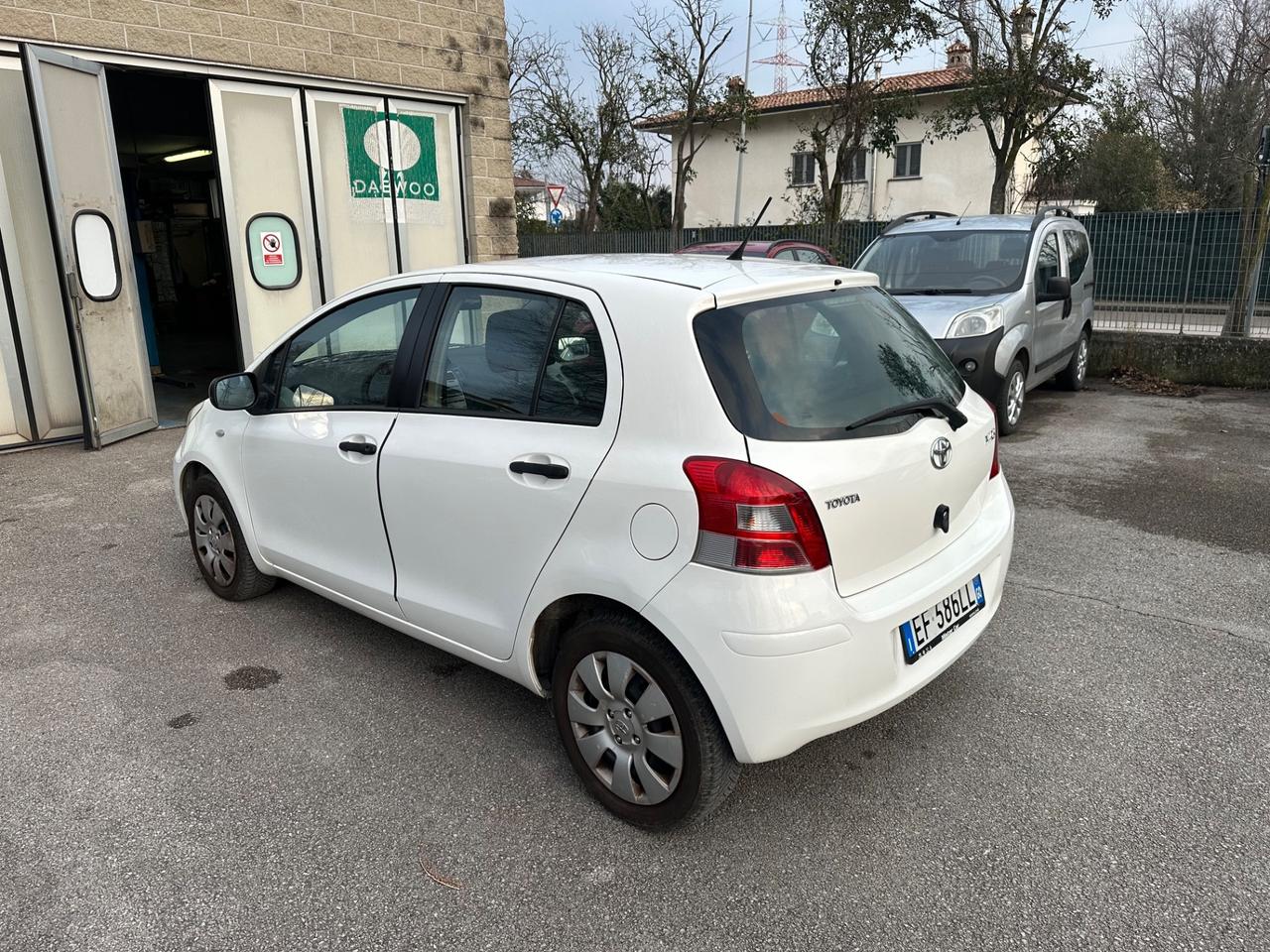 Toyota Yaris 1.0 5p. Now - 2011 - 109.000km Neop.