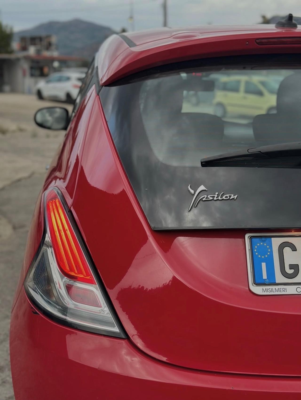 Lancia Ypsilon 1.0 FireFly 5 porte S&S Hybrid Silver