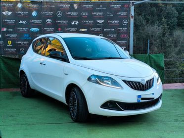 Lancia Ypsilon 1.0 FireFly 5 porte S&S Hybrid Silver
