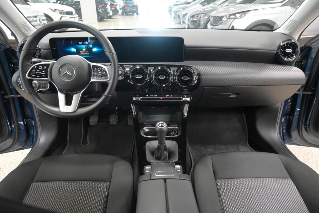 MERCEDES-BENZ A 160 109CV 6M. BUSINESS SOLUTION ( NAVI PREMIUM - CRUISE - PARK ASSIST - TELECAMERA POST. )