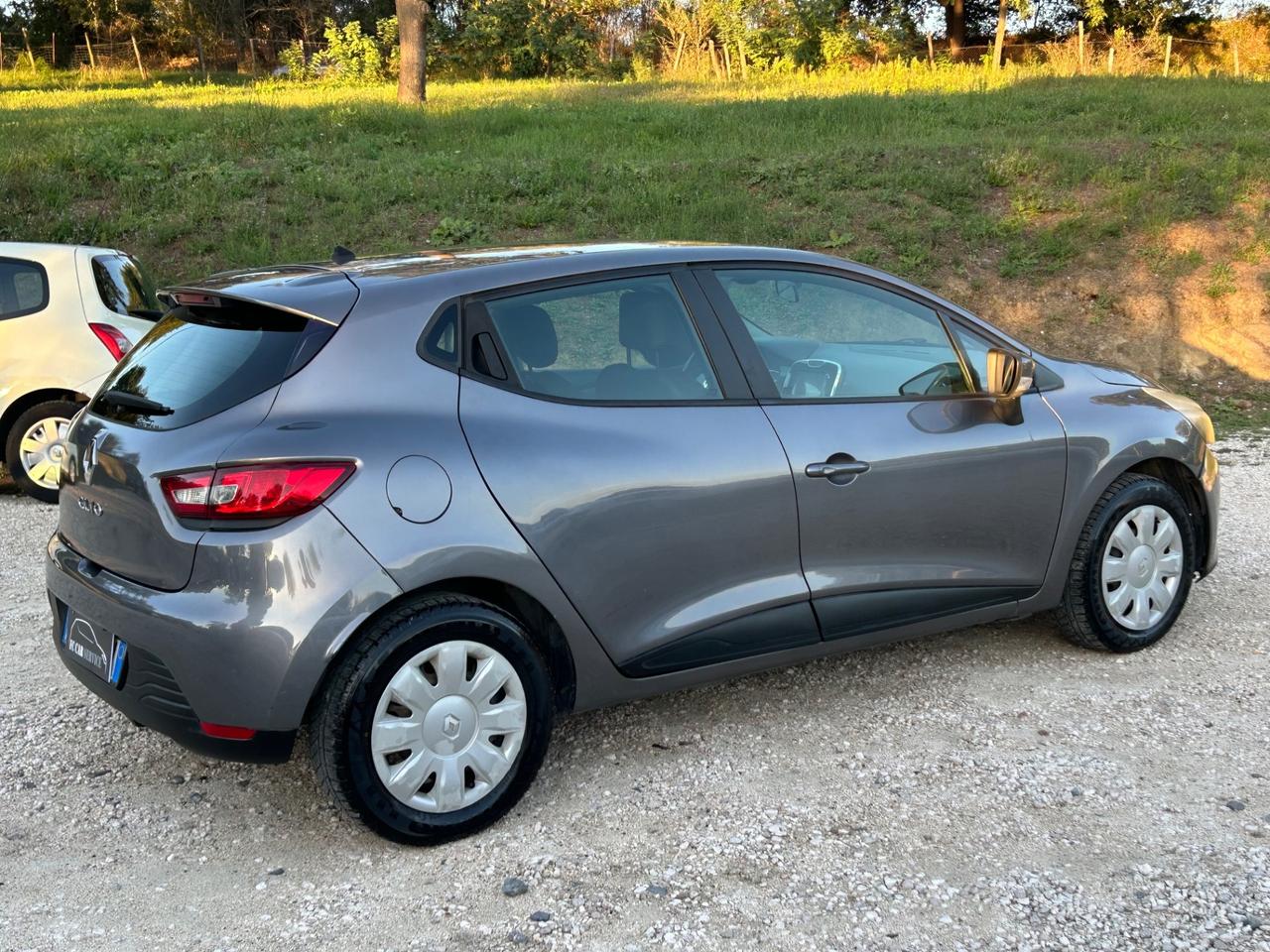 Renault Clio 1.2 75CV GPL 5 porte neopatentati permute