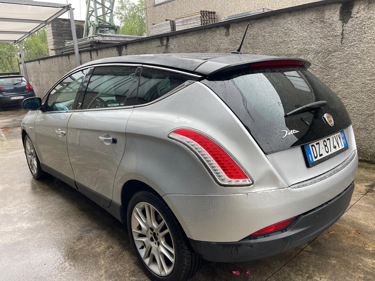 Lancia Delta 1.6MJT-automatico-panoramica-neopatentati