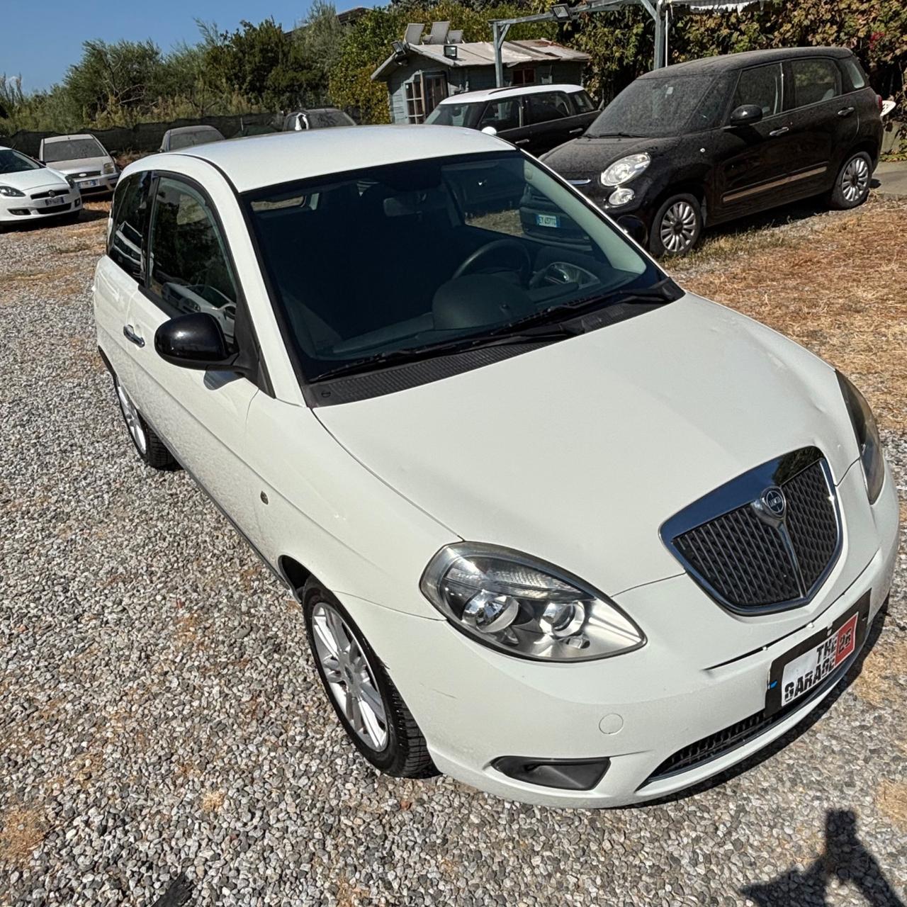 Lancia Ypsilon 1.3 MJT 75 CV Unyca