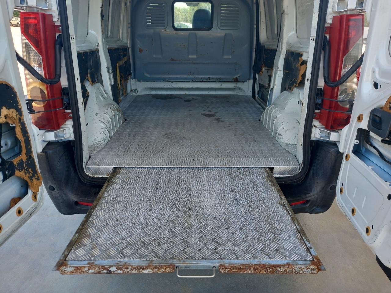 Peugeot Expert 2.0 HDi con PEDANA