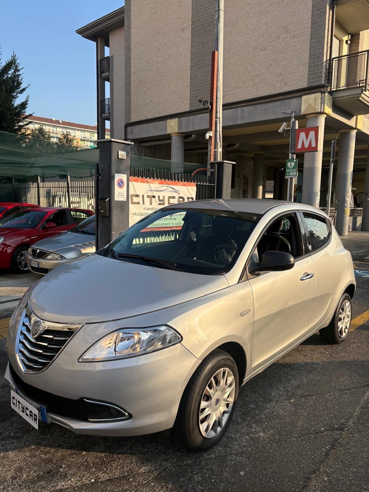 Lancia Ypsilon 0.9 TwinAir 85 CV GAS Ecochic Gold