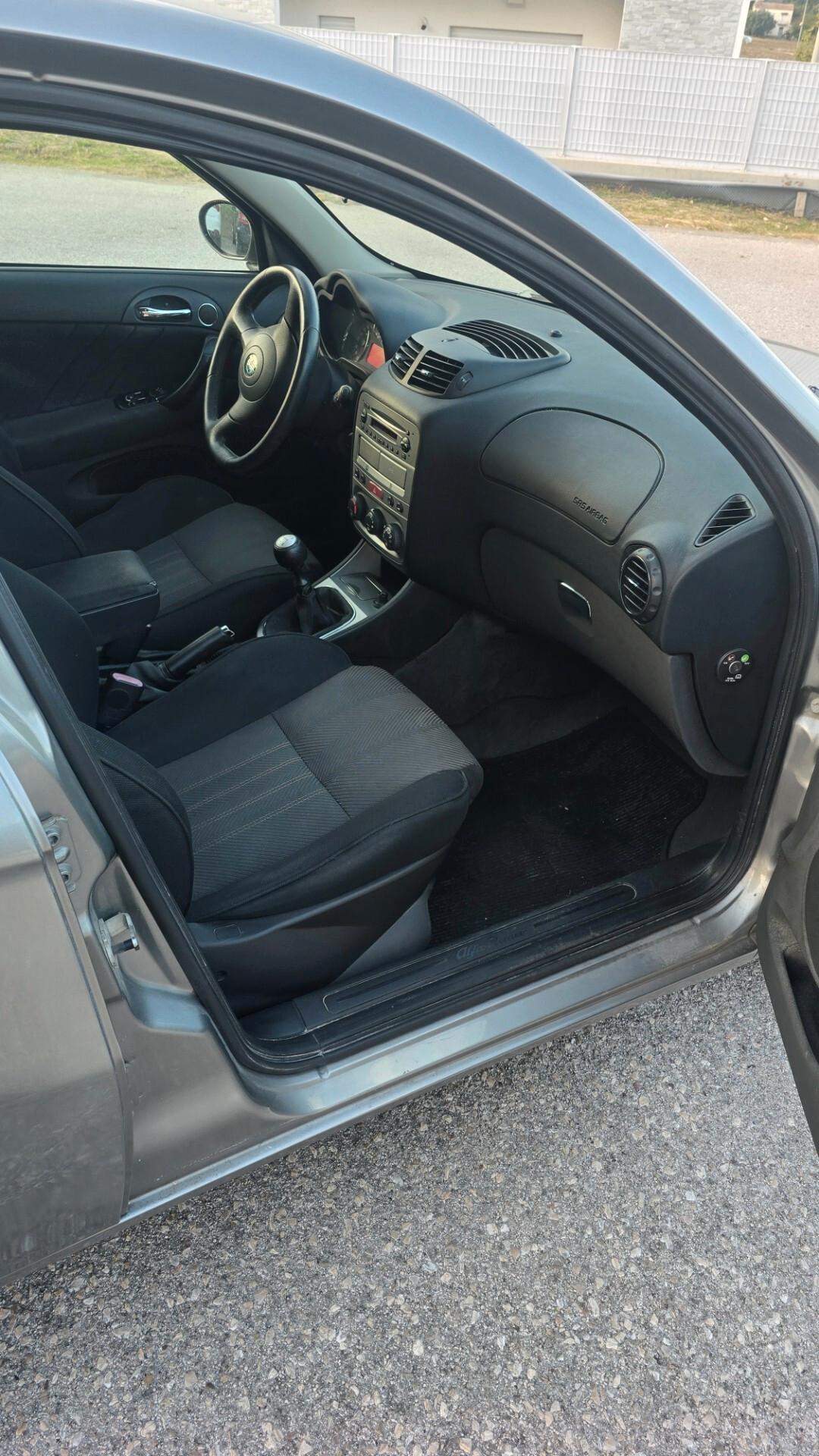 Alfa Romeo 147 1.9 JTD (120) 5 porte Distinctive