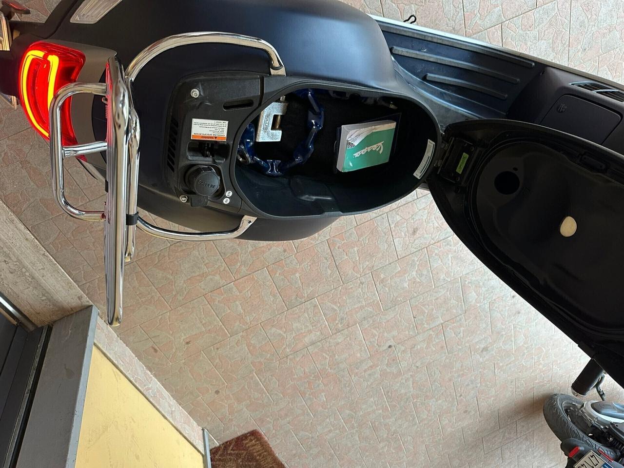 Piaggio Vespa 300 GTS hpe SUPERTECH