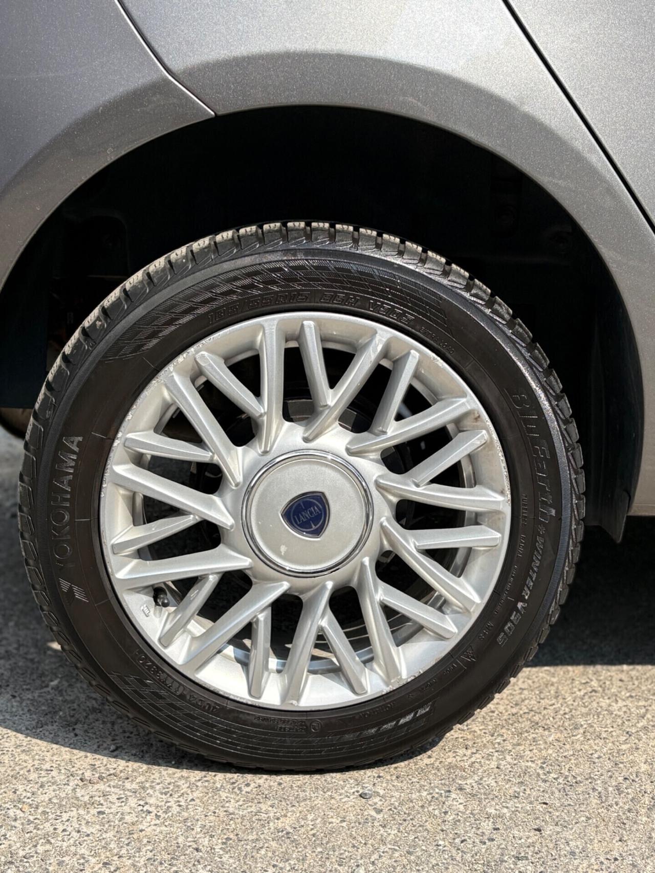 Lancia Ypsilon 0.9 TwinAir Metano Ecochic Gold 2013