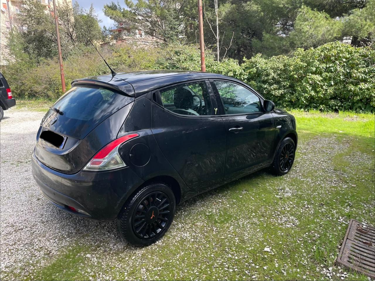 Lancia Ypsilon 1.2 69 CV 5 porte GPL Ecochic Silver