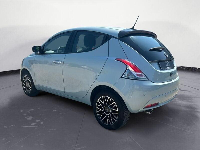 Lancia Ypsilon 1.0 FireFly 70cv Hybrid Platino