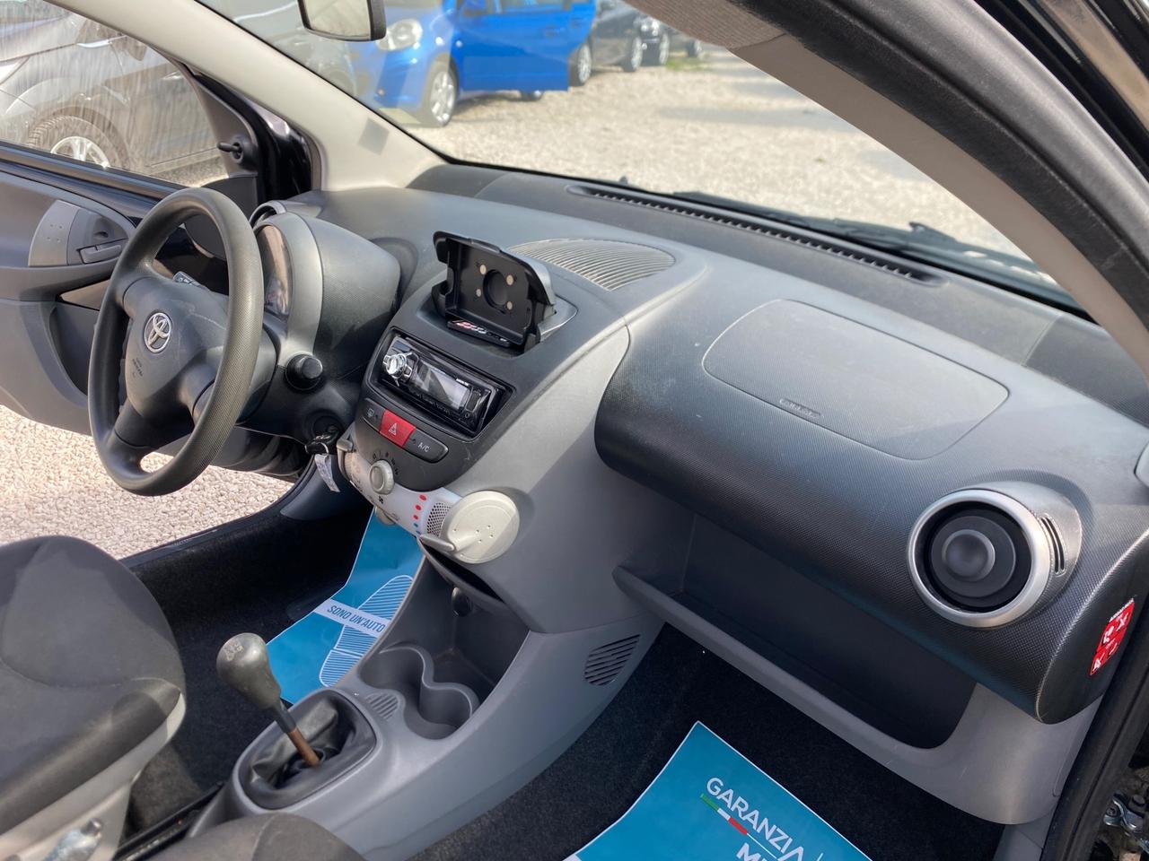 Toyota Aygo 1.0 12V VVT-i 5 porte Sol UNICO PROPIETARIO NEOPATENTATI GARANZIA 12 MESI