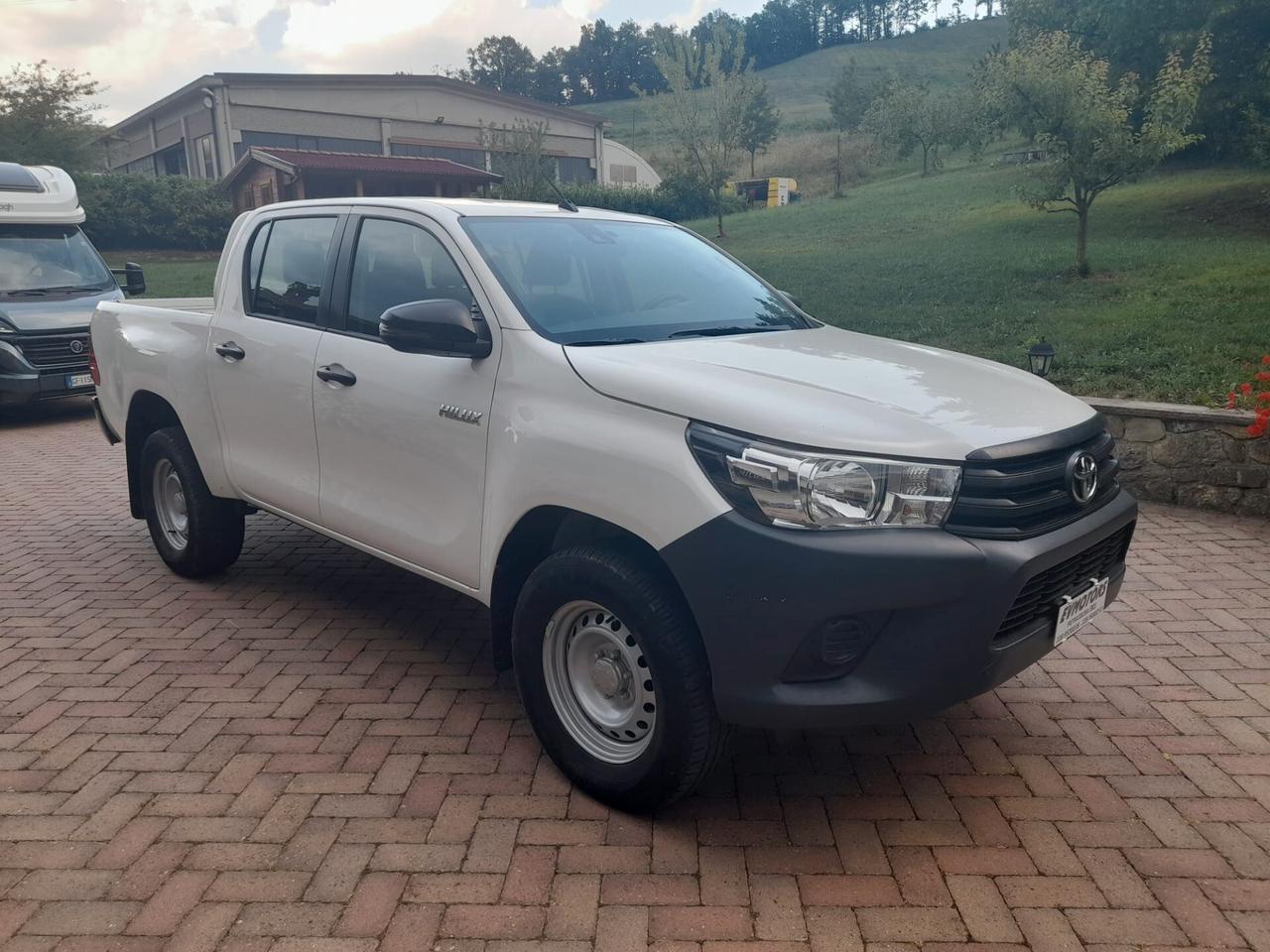 Toyota Hilux 2.4 D-4D 4WD 4 porte Double Cab Lounge AUTOCARRO