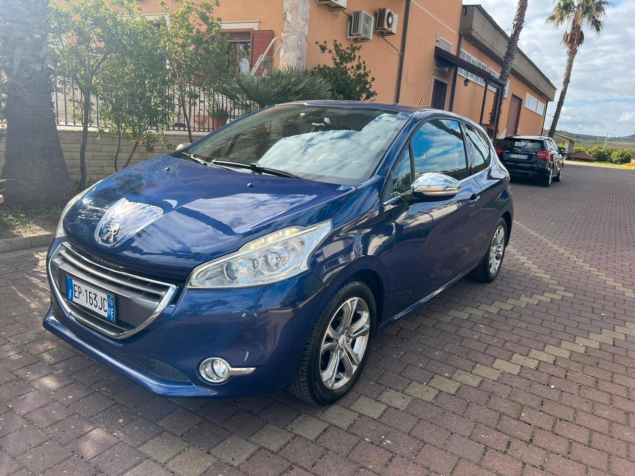 Peugeot 208 1.4 HDi 68 CV 3 porte Allure