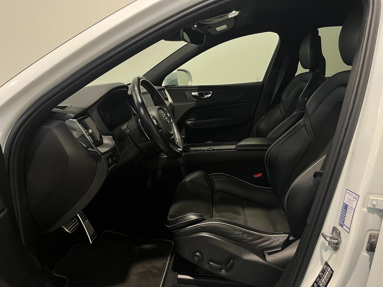 VOLVO XC60 2.0 D5 R-DESIGN AWD GEARTRONIC