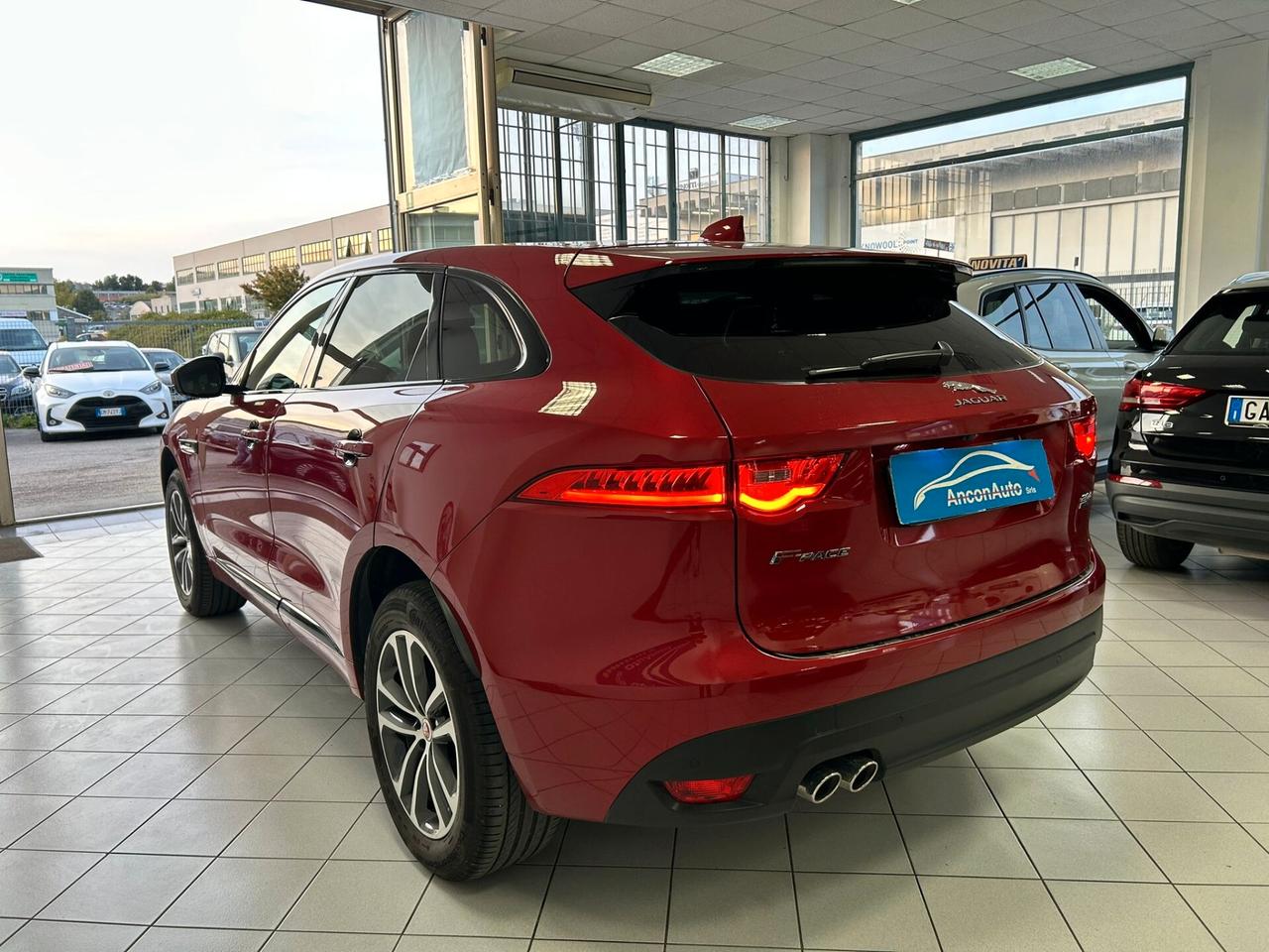 Jaguar F-Pace 2.0 D R-SPORT MOTORE NUOVO 2017