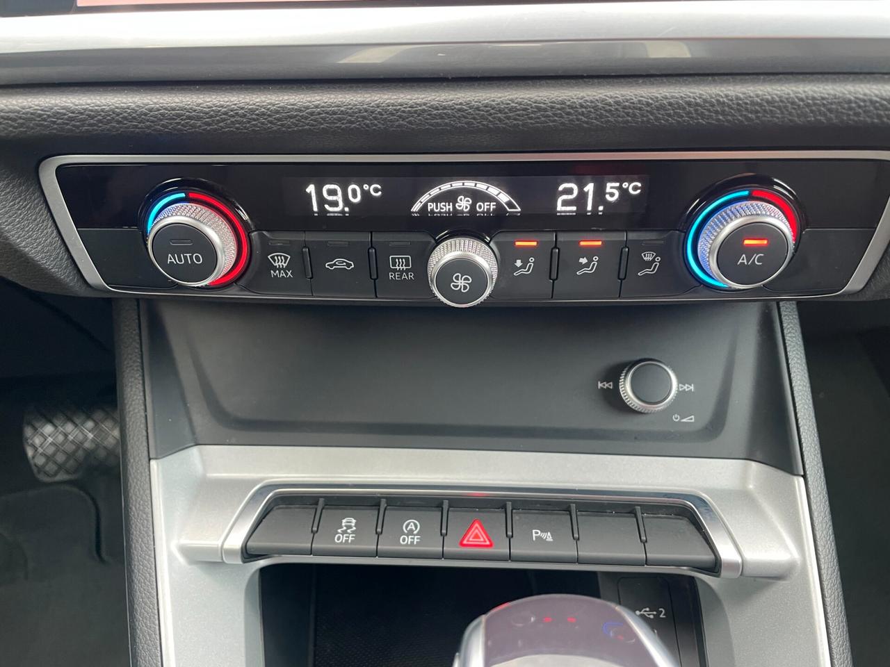 Audi Q3 35 TDI S tronic Business