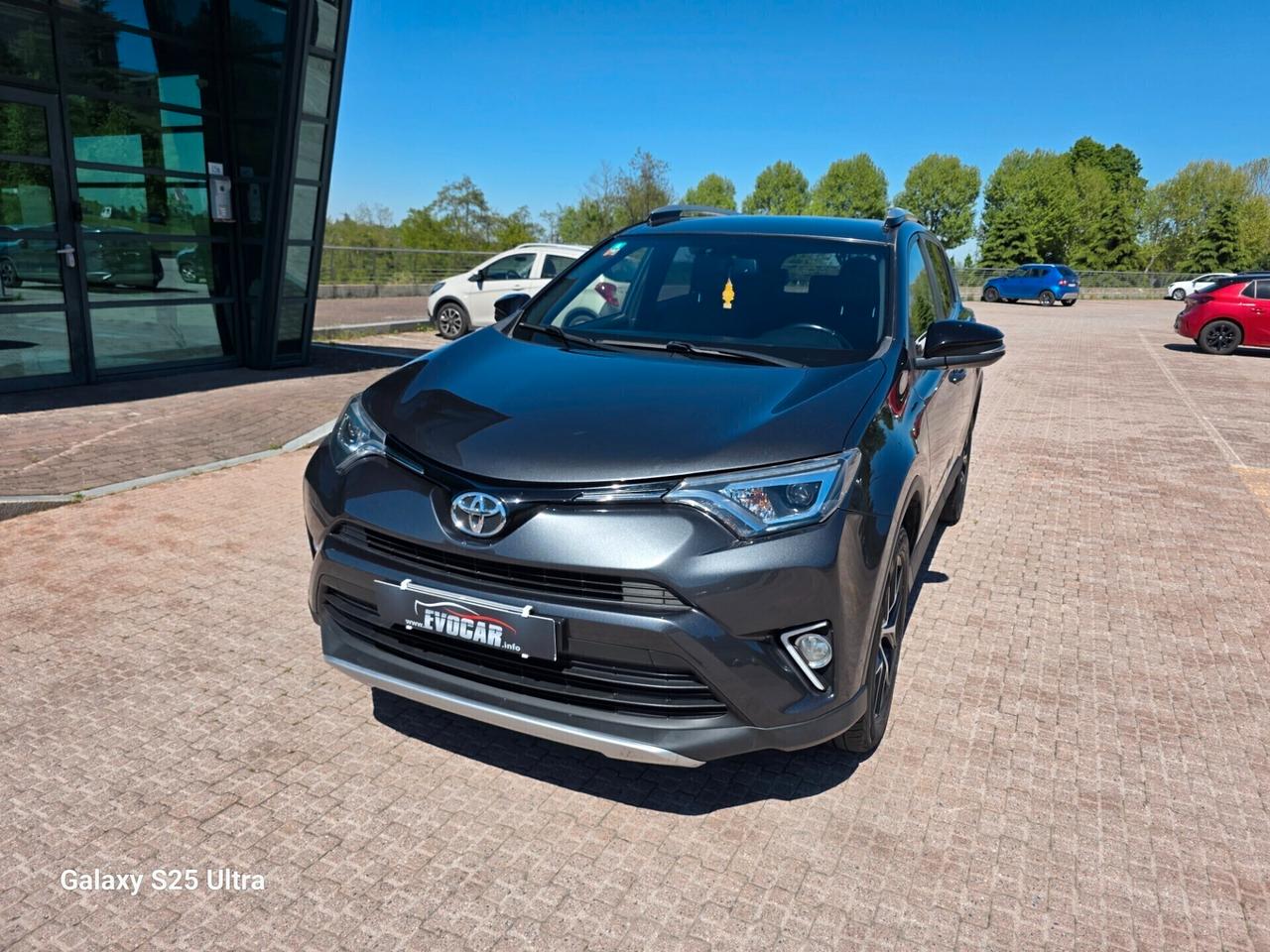 toyota rav4 2.0 D-4D valutiamo usato