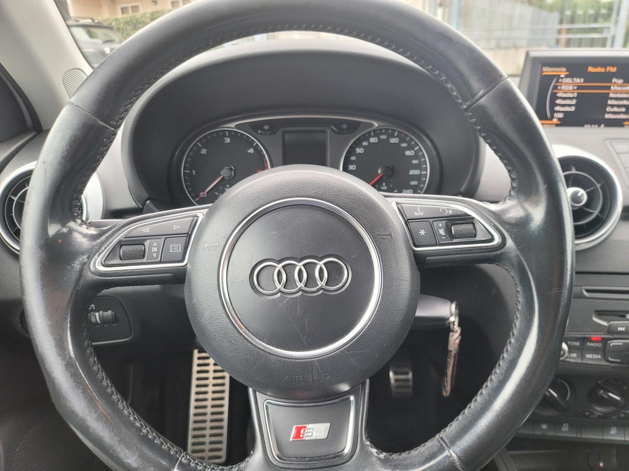 Audi A1 1.6 TDI S line edition plus