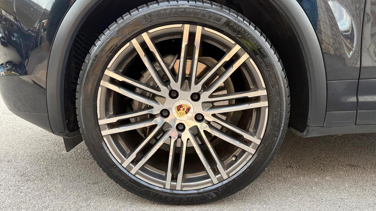 PORSCHE CAYENNE 3.0 DIESEL 2016 PLATINUM EDITION