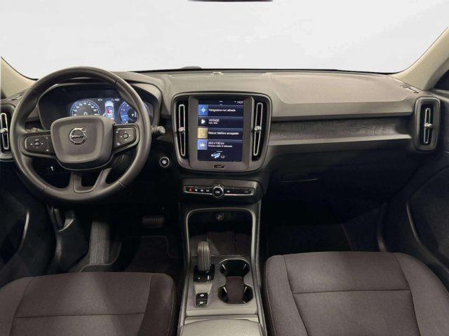 VOLVO XC40 T3 MOMENTUM CORE AUTOMATICA