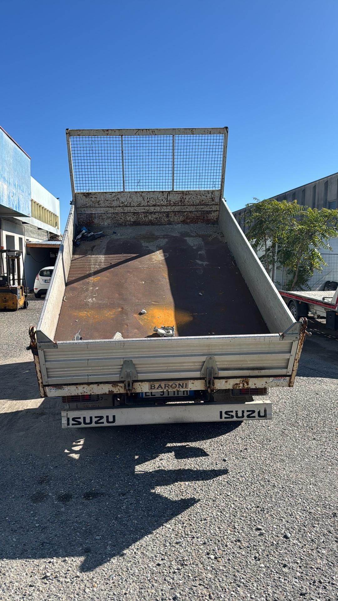 ISUZU RIBALTABILE, MARCIANTE MA INCIDENTATO SUPER PREZZO!