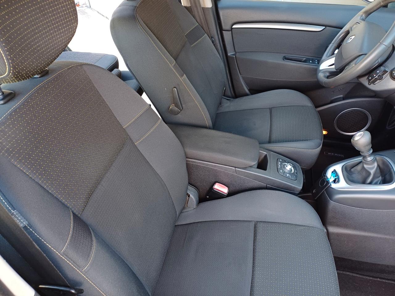 Renault Scenic GRAND 1.5 DCI 7 POSTI