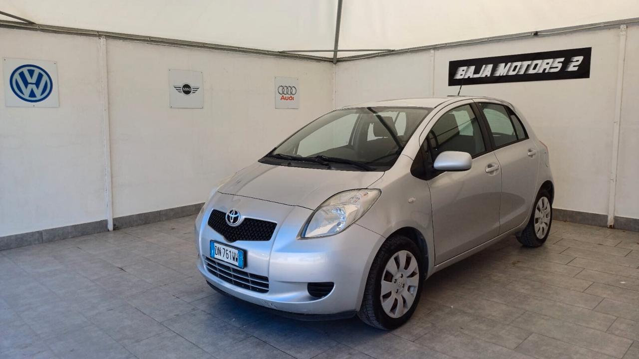 Toyota Yaris 1.0 5 porte