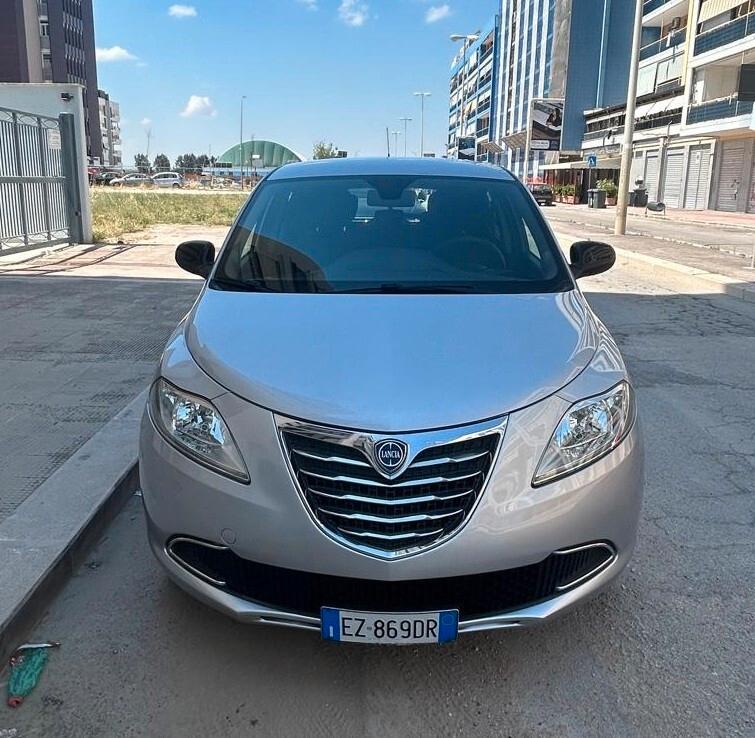 Lancia Ypsilon 1.2 69 CV 5 porte Gold