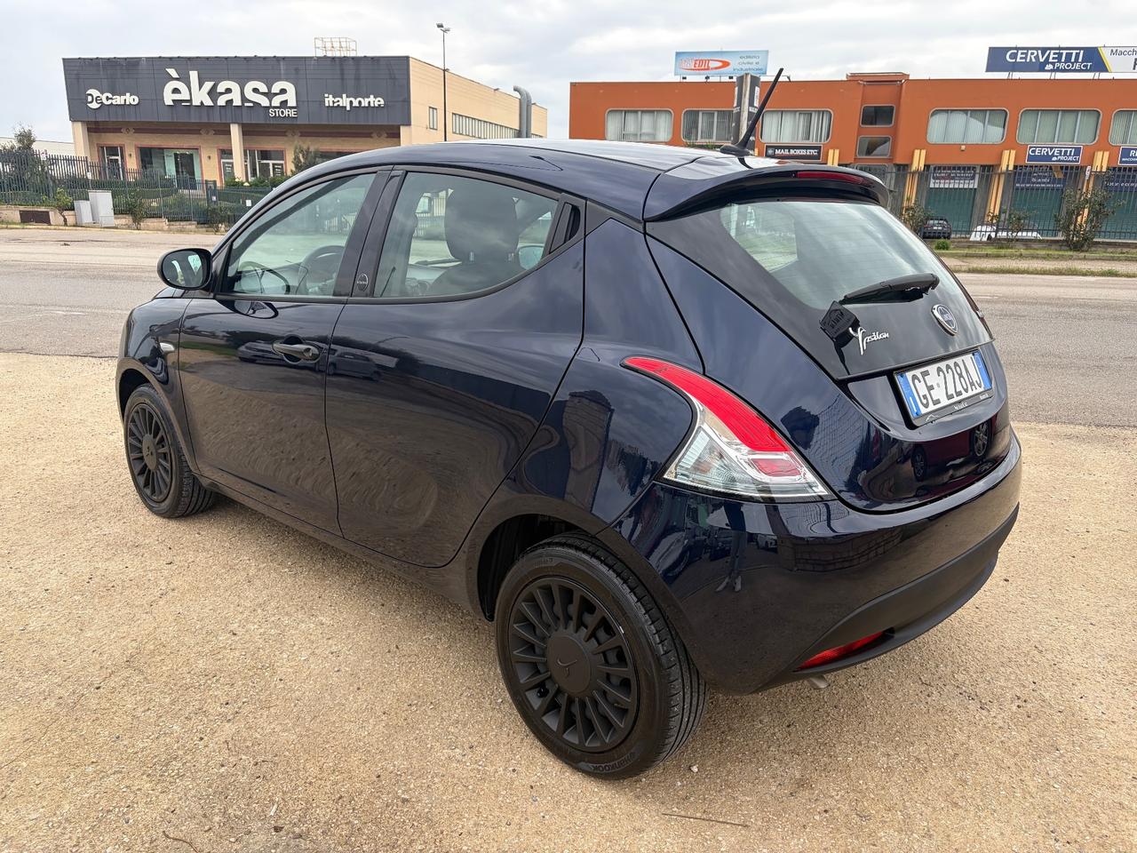 Lancia Ypsilon 1.0 FireFly 5 porte S&S Hybrid Ecochic Silver