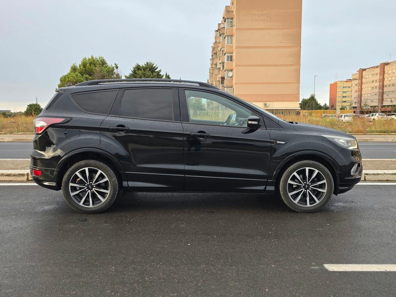 Ford Kuga 1.5 TDCI 120 CV S&S 2WD ST-Line