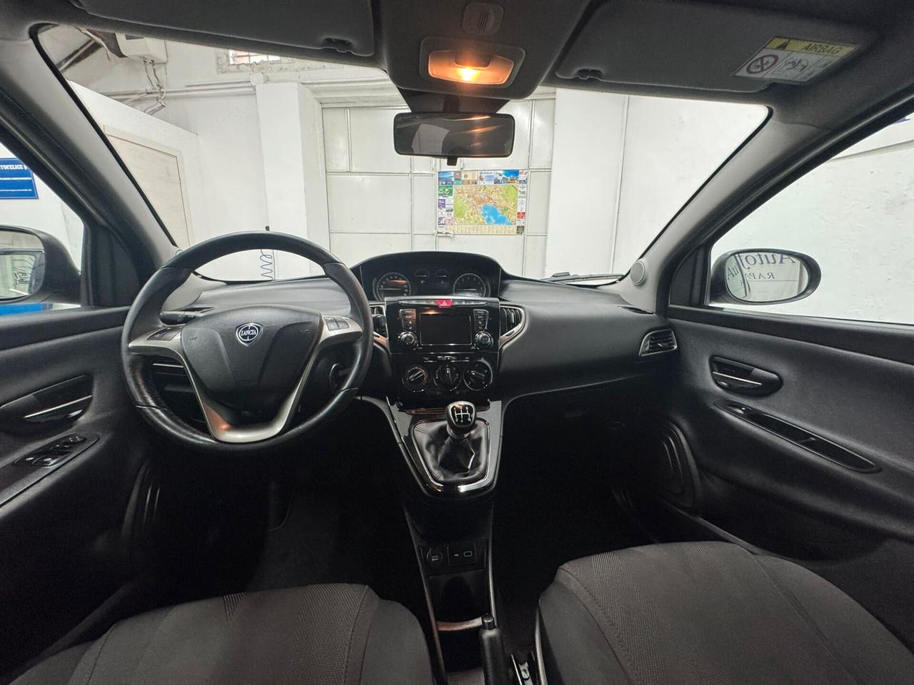 Lancia Ypsilon 1.2 69 CV 5 porte S&S Platinum