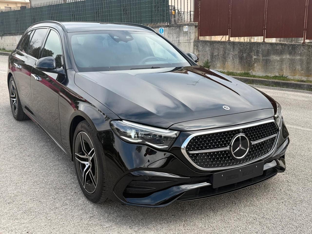 Mercedes-benz E 220 D/ MILD HYBRID/4MATIC/S.WAMG LINE/PREMIUM/CERCHI 19 AMG/IMPIANTO BURMUSTER/PACCHETTO LUCI !!