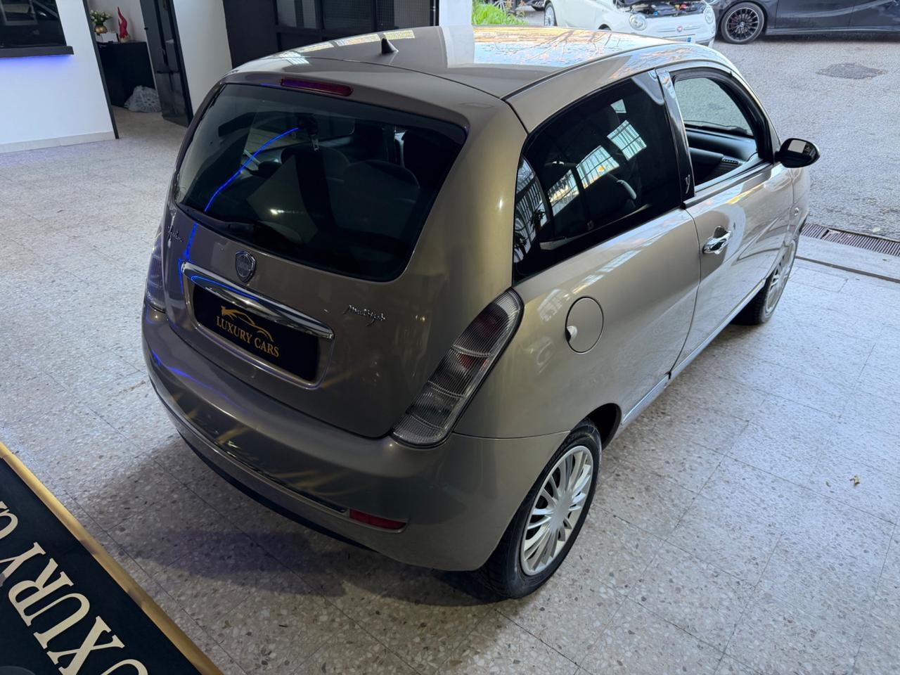 Lancia Ypsilon 1.3 MJT 75 CV Neopatentati