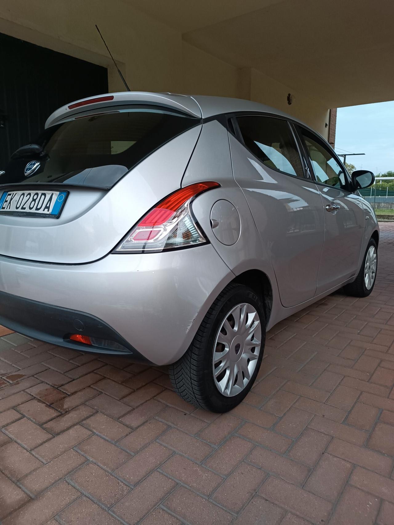 Lancia Ypsilon 1.2 69 CV 5 porte GPL Ecochic Gold