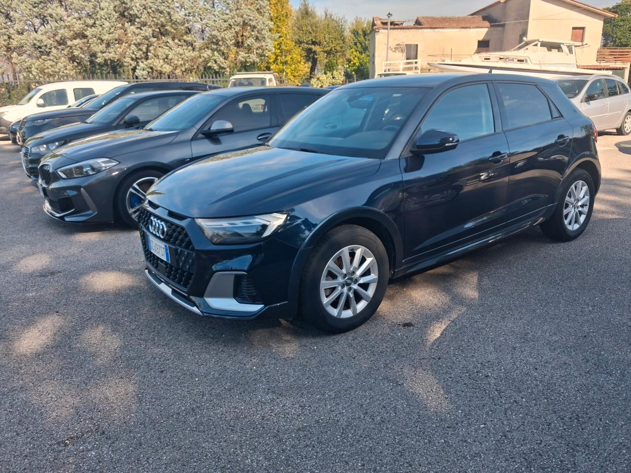 Audi A1 citycarver 30 TFSI Identity Contrast