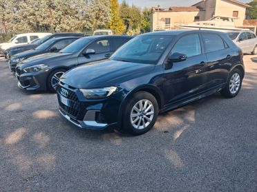 Audi A1 citycarver 30 TFSI Identity Contrast