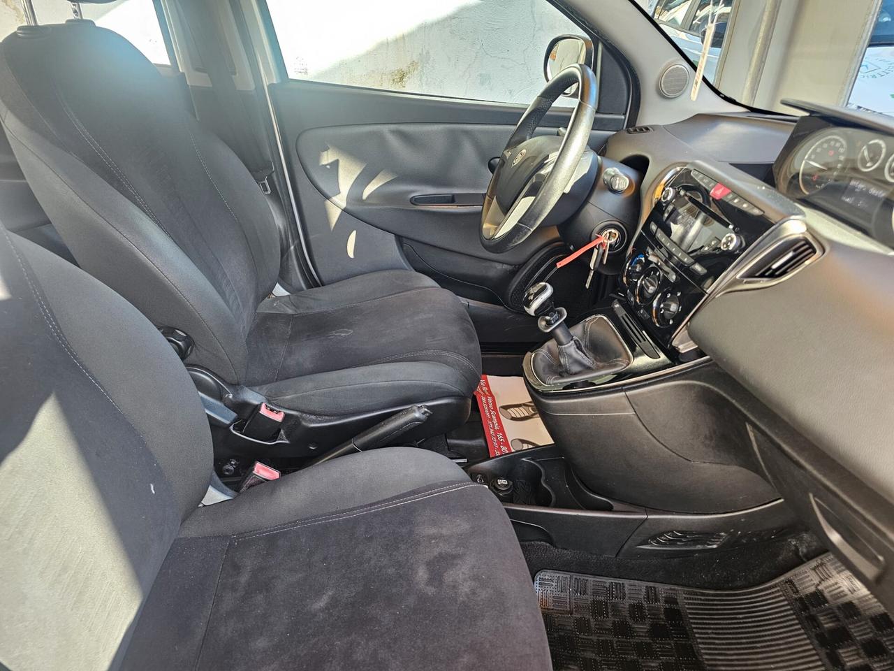 Lancia Ypsilon 0.9 TwinAir 85 CV 5 porte Metano Ecochic Gold