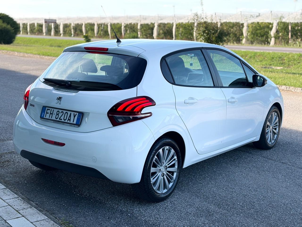Peugeot 208 1.6 diesel 2017 5 porte Allure